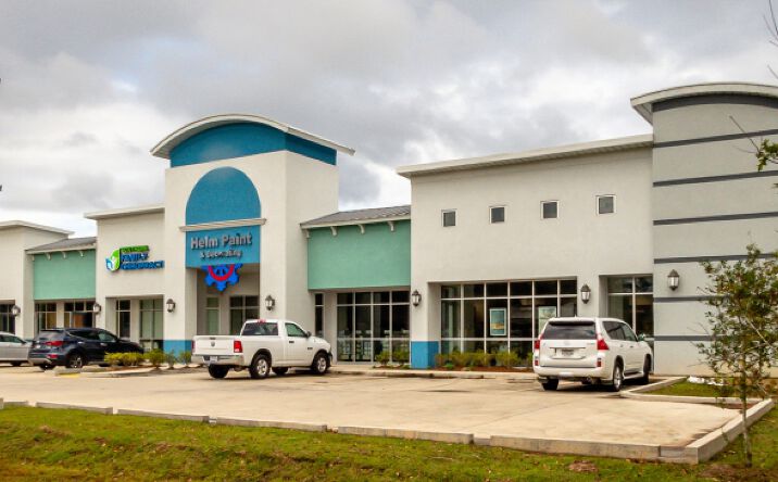 Pictures of Retail property located at 2077 N Causeway Blvd, Mandeville, LA 70471 for lease - image #1