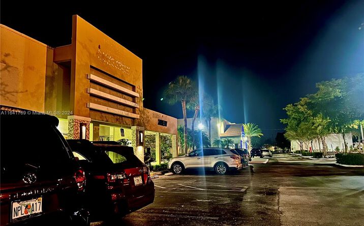 Pictures of Restaurant property located at 2215 W Hillsboro Blvd, Deerfield Beach, FL 33442 for lease - image #1