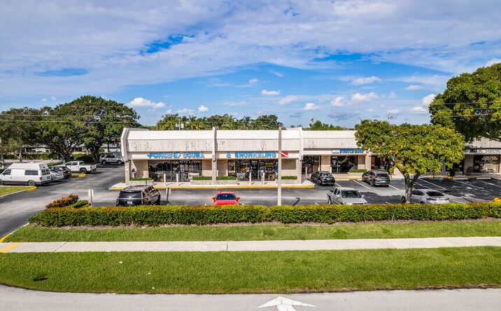 Pictures of Retail property located at 2621 N Federal Hwy, Boca Raton, FL 33431 for lease - image #1