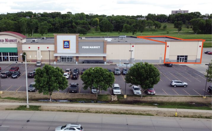 Pictures of Retail property located at 2808 S Louise Ave, Sioux Falls, SD 57106 for lease - image #1