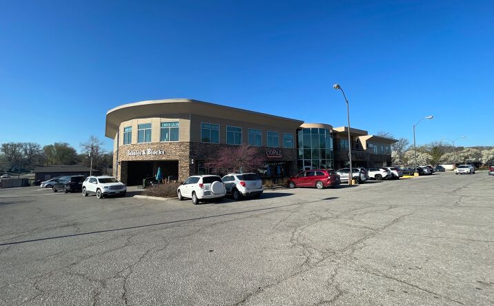 Pictures of Retail, Office, Special Purpose property located at 4747 Pioneers Blvd, Lincoln, NE 68506 for lease - image #1
