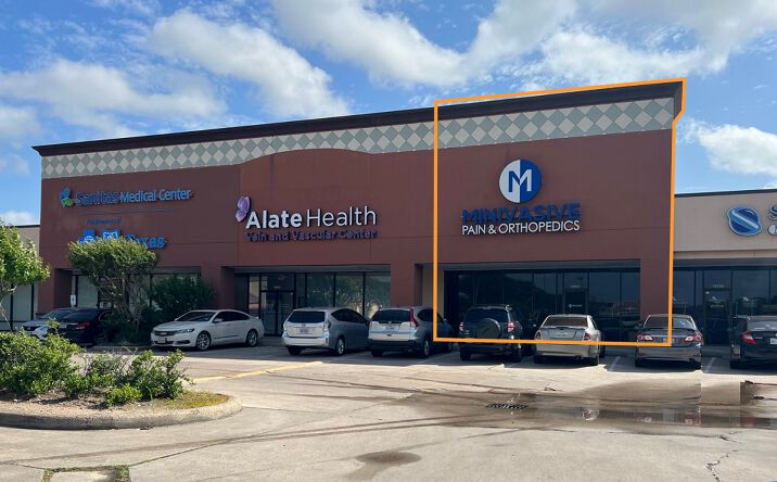 Pictures of Retail property located at 12807 Gulf Fwy, Houston, TX 77034 for lease - image #1