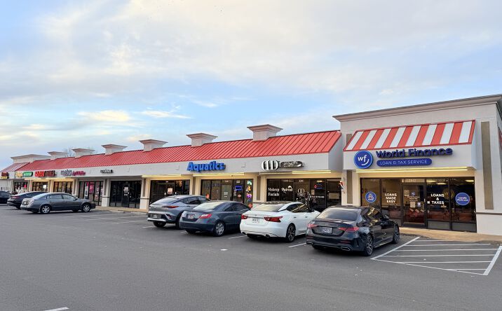 Pictures of Retail property located at 3042 Goodman Rd W, Horn Lake, MS 38637 for lease - image #1