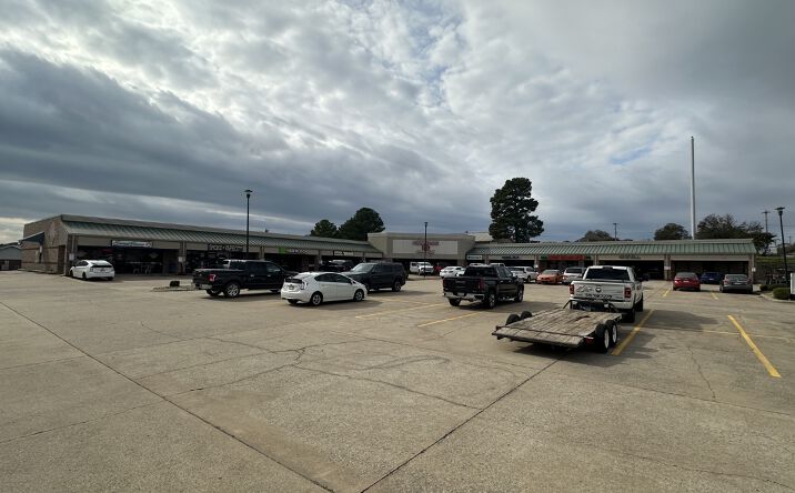 Pictures of Office property located at 2915 Dave Ward Dr, Conway, AR 72034 for lease - image #1