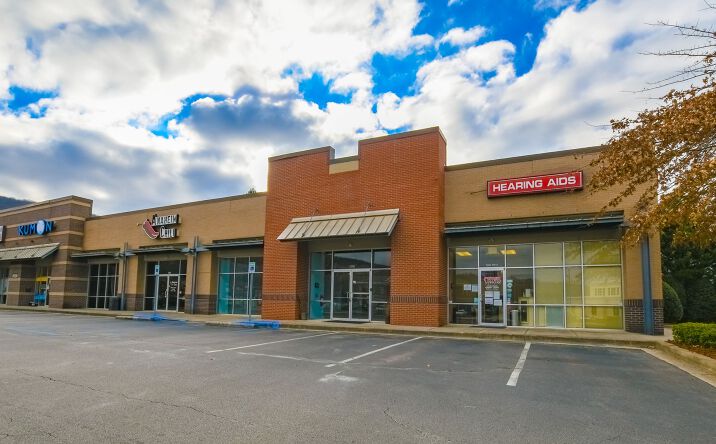Pictures of Retail, Restaurant property located at 2030 Cecil Ashburn Dr, Huntsville, AL 35802 for lease - image #1