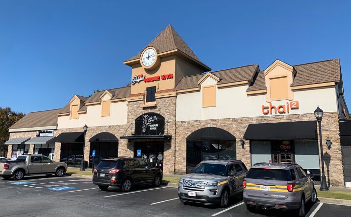 Pictures of Retail property located at 5530 Windward Parkway, Alpharetta, GA 30004 for lease - image #1