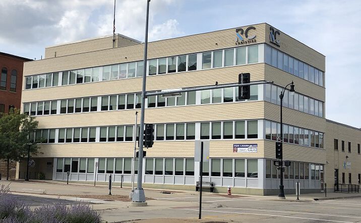 Pictures of Retail, Office property located at 131 W 10th St, Dubuque, IA 52001 for lease - image #1
