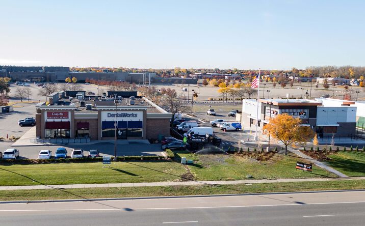 Pictures of Retail property located at 13923-13975 Lakeside Circle, Sterling Heights, MI 48313 for lease - image #1