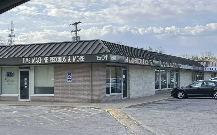 Pictures of Retail property located at 1501 SW 21st St, Topeka, KS 66604 for lease - image #1