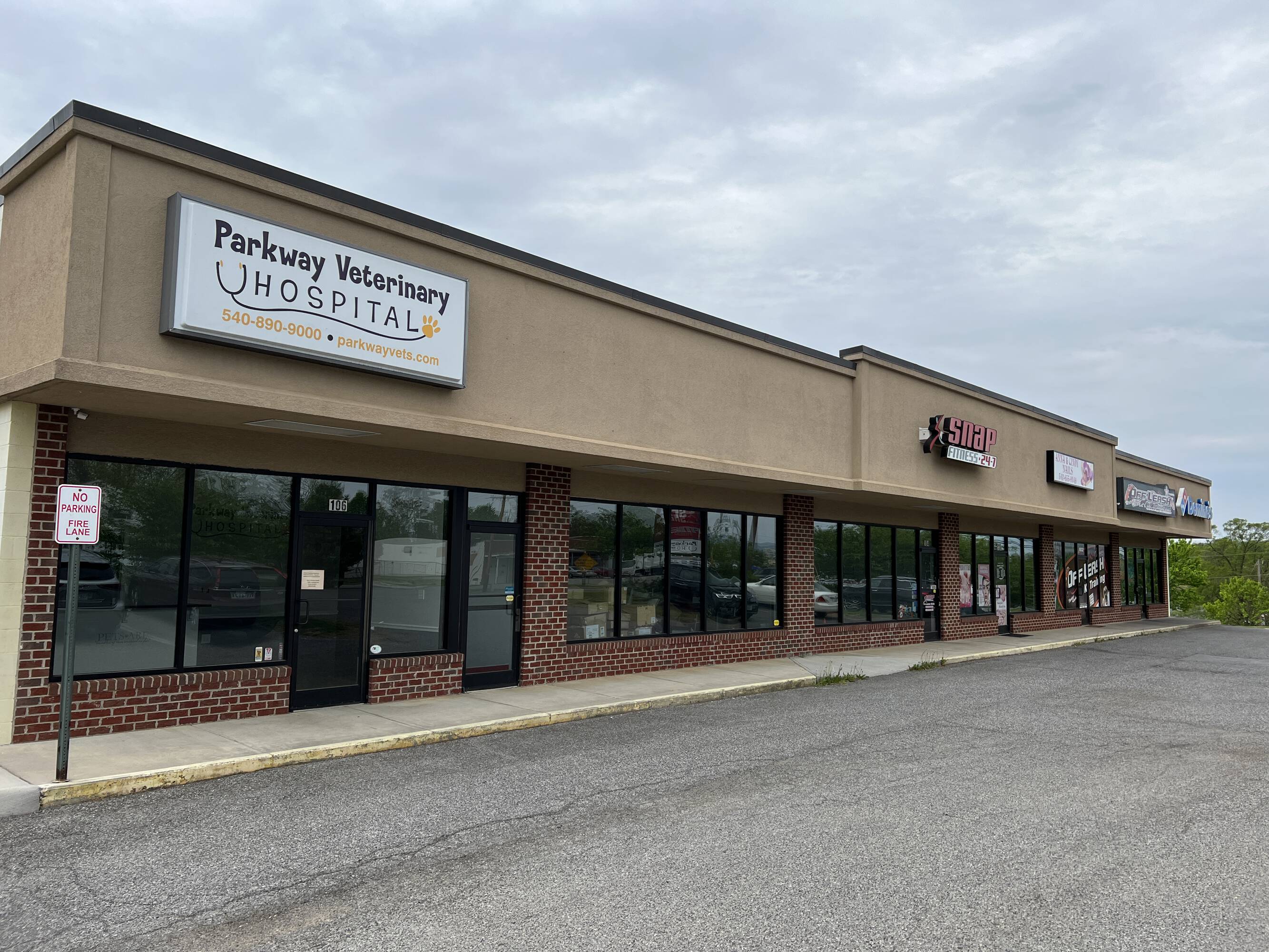 2445 E Washington Ave, Vinton, VA 24179