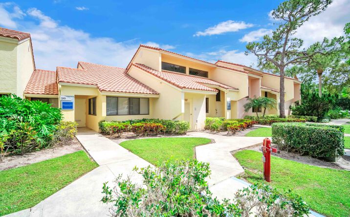 Pictures of Office property located at 2499 Glades Rd, Boca Raton, FL 33431 for lease - image #1