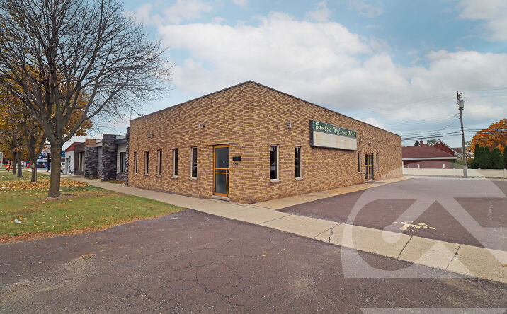 Pictures of Retail property located at 5835 Allen Rd, Allen Park, MI 48101 for lease - image #1
