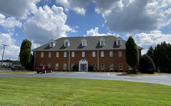 Pictures of Office property located at 1818 E Main St, Easley, SC 29640 for lease - image #1