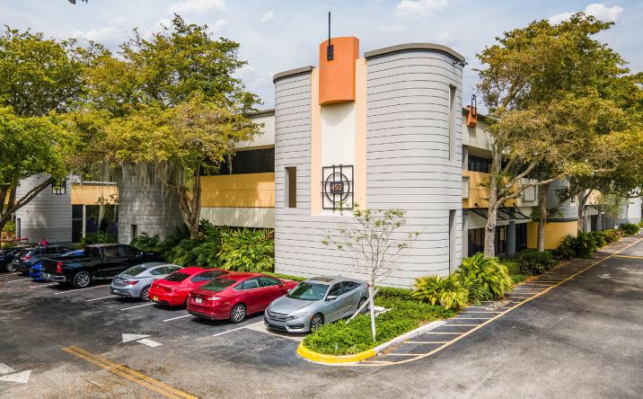 Pictures of Office property located at 350 Fairway Dr, Deerfield Beach, FL 33441 for lease - image #1