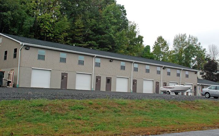 Pictures of Office property located at 34 Del Mar Dr, Brookfield, CT 06804 for lease - image #1