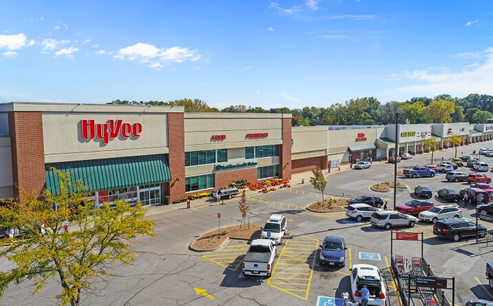 Pictures of Retail property located at 3221-3411 SE 14th St, Des Moines, IA 50320 for lease - image #1