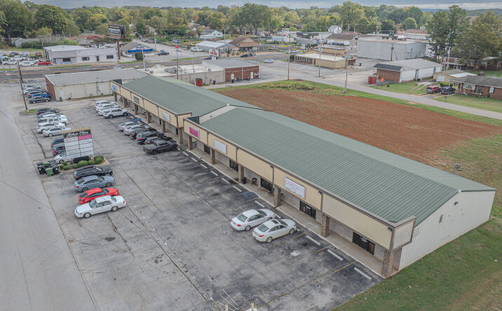 Pictures of Retail, Office property located at 520 Kelsey Ave, Muscle Shoals, AL 35661 for lease - image #1