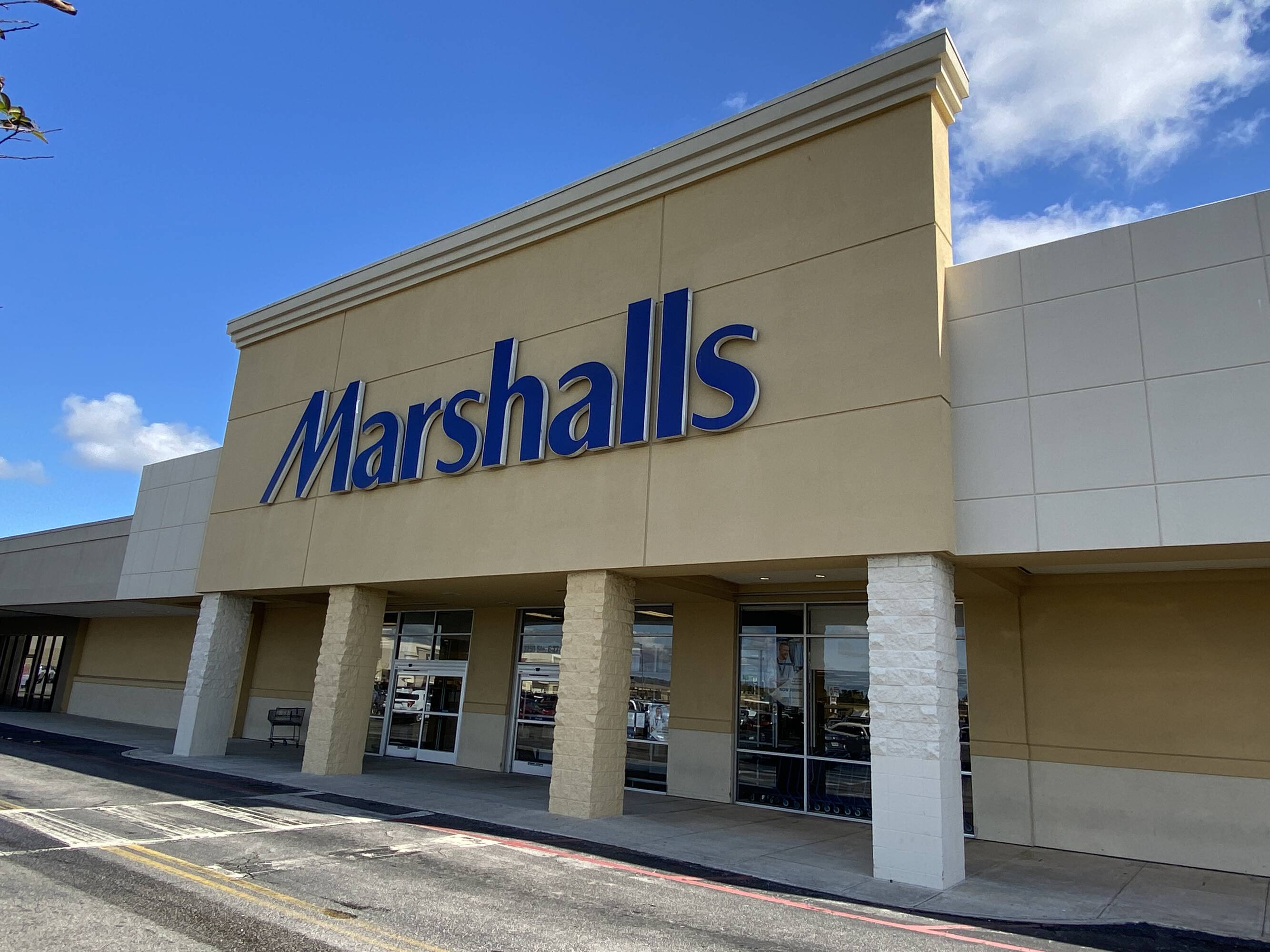 3250 Airport Blvd, Mobile, AL 36606