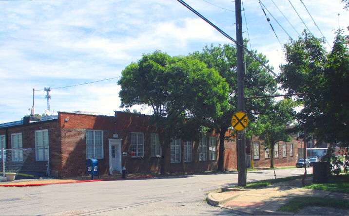 Pictures of Office, Industrial property located at 823-827 Koeln Avenue, St. Louis, MO 63111 for lease - image #1