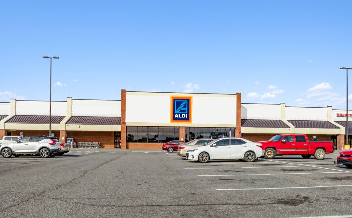 Pictures of Retail property located at 303 Venture Dr, Brunswick, GA 31525 for sales - image #1