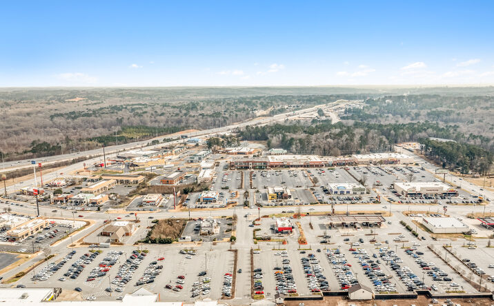 Pictures of Retail property located at 121 Tom Hill Sr Blvd, Macon, GA 31210 for lease - image #1