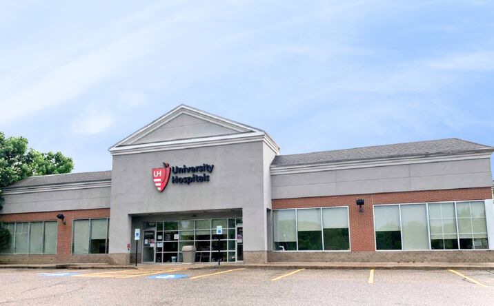 Pictures of Retail property located at 55-140 Barrington Town Square Dr, Aurora, OH 44202 for lease - image #1