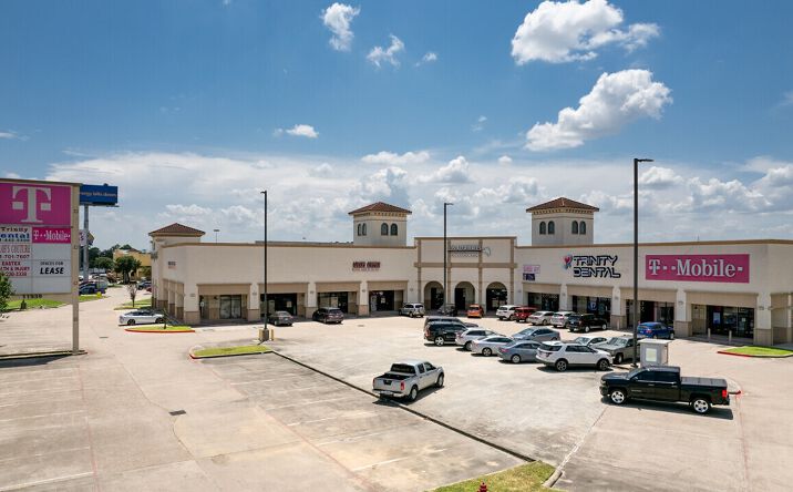Pictures of Retail property located at 11939 Eastex Fwy, Houston, TX 77039 for lease - image #1
