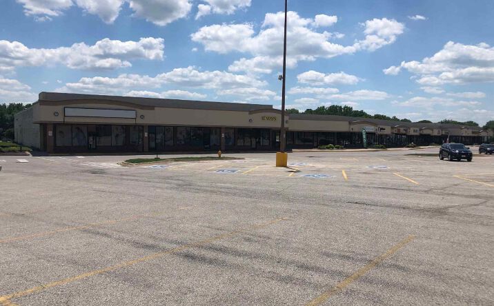 Pictures of Office, Retail property located at 4012 BLACKHAWK Road, Rock Island, IL 61201 for lease - image #1