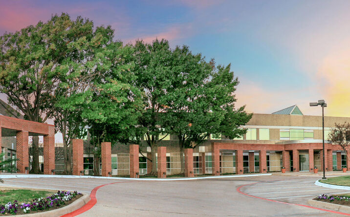 Pictures of Industrial property located at 8111 Royal Ridge Parkway, Irving, TX 75063 for lease - image #1