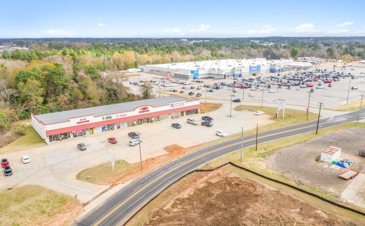 Pictures of Retail property located at 1101 Stone St, Kilgore, TX 75662 for lease - image #1