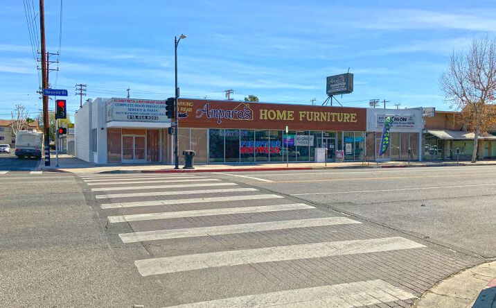 Pictures of Retail property located at 7250 Reseda Blvd, Los Angeles, CA 91335 for lease - image #1