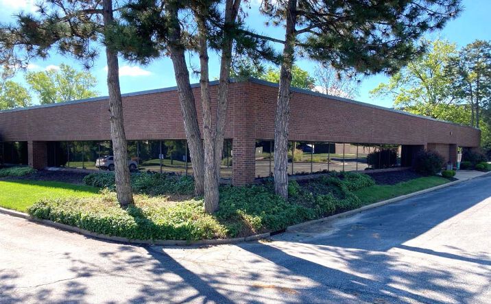 Pictures of Office property located at 2029 Woodland Pkwy, St. Louis, MO 63146 for lease - image #1