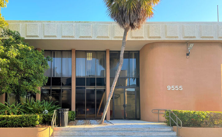 Pictures of Office property located at 9555 N Kendall Dr, Miami, FL 33176 for lease - image #1