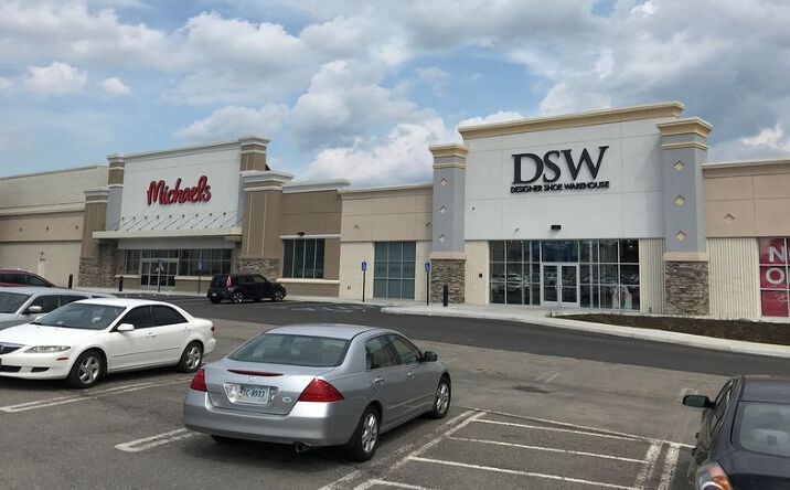 Pictures of Retail property located at 1920 Valley View Blvd, Roanoke, VA 24012 for lease - image #1