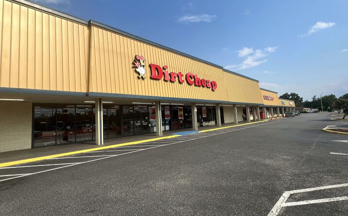 Pictures of Retail property located at 3737 - 8187 W Fairfield Dr, Pensacola, FL 32506 for lease - image #1