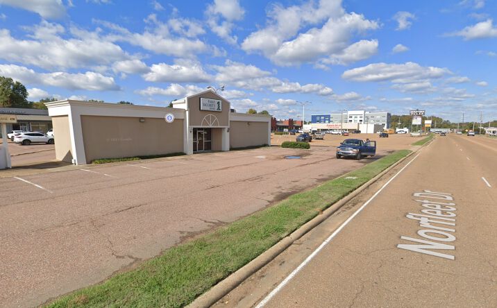 Pictures of Retail, Land property located at 136 Norfleet Dr, Senatobia, MS 38668 for lease - image #1
