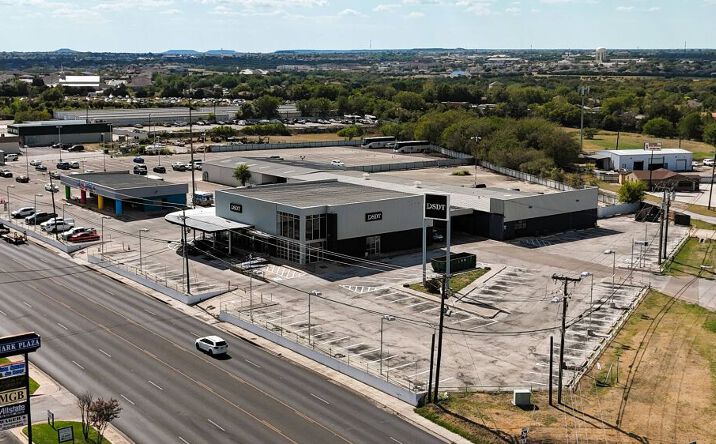 Pictures of Retail, Office, Special Purpose property located at 4301 E Stan Schlueter Loop, Killeen, TX 76542 for lease - image #1
