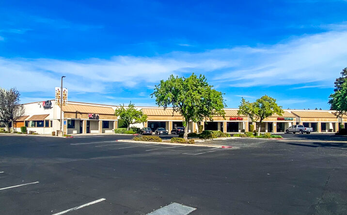 Pictures of Retail property located at 2700 W Shaw Ave, Fresno, CA 93711 for sales - image #1
