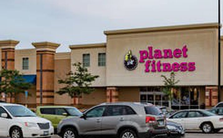 Pictures of Retail property located at 99-355 Willow Bend Road, Crystal, MN 55428 for lease - image #1