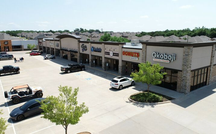 Pictures of Retail property located at 1020 NW 192nd St, Edmond, OK 73012 for lease - image #1