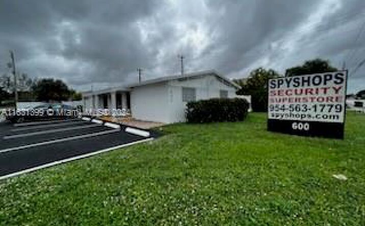 Pictures of Retail property located at 600 W Oakland Park Blvd, Wilton Manors, FL 33311 for lease - image #1