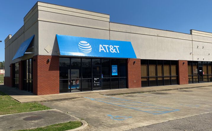 Pictures of Restaurant, Retail, Office property located at 213 Walmart Cir, Booneville, MS 38829 for lease - image #1