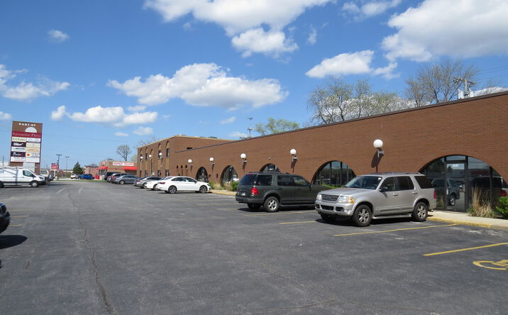 Pictures of Office property located at 5401 - 5443 Broadway, Merrillville, IN 46410 for lease - image #1