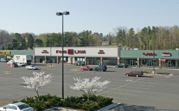 Pictures of Retail property located at 3800 Reynolda Road, Winston-Salem, NC 27106 for lease - image #1