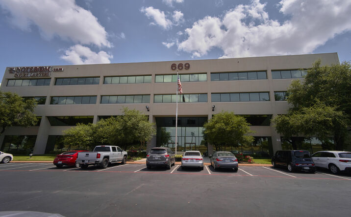 Pictures of Office property located at 669 Airport Fwy, Hurst, TX 76053 for lease - image #1