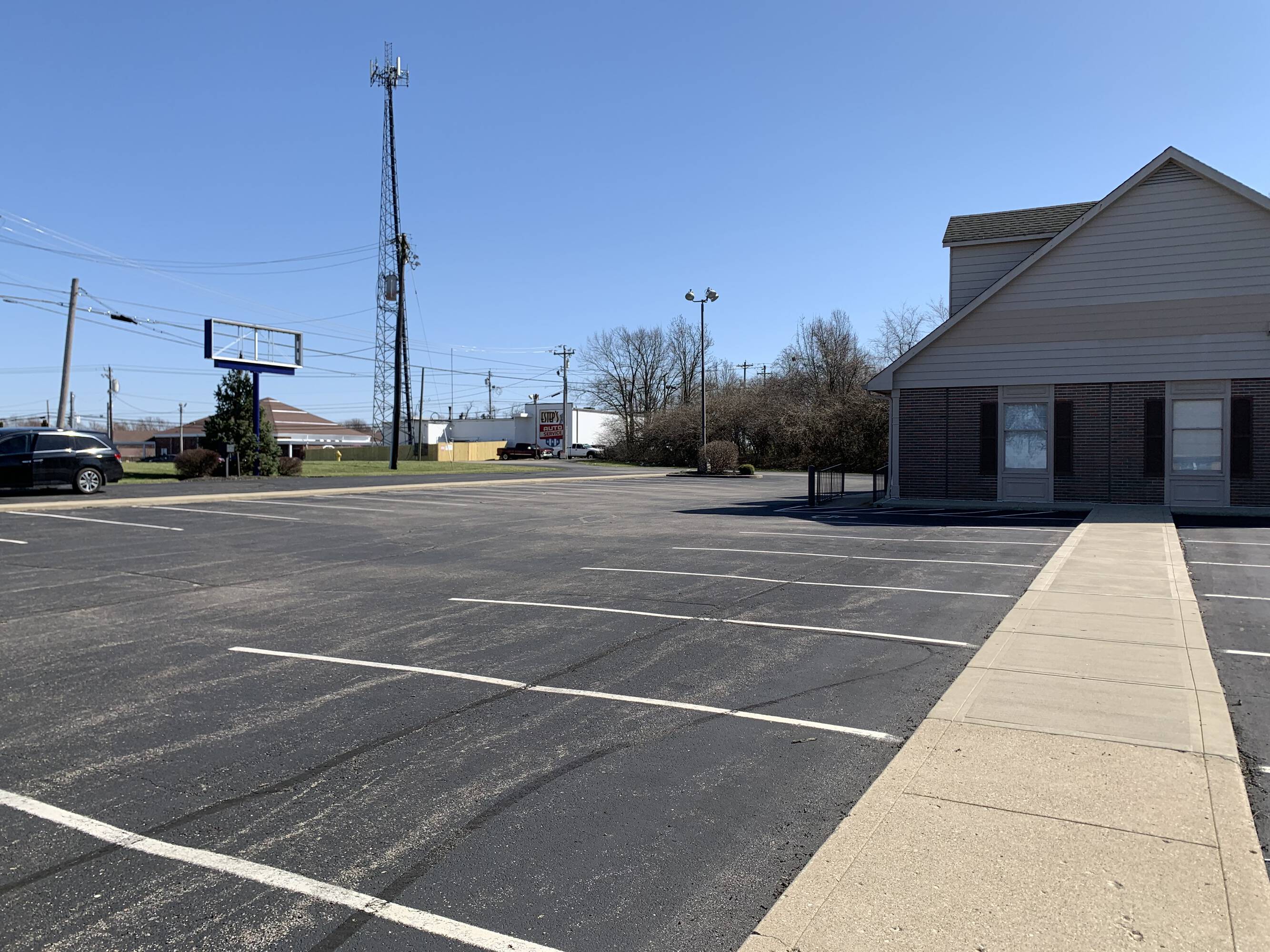 9135 Cox Rd, West Chester, OH 45069