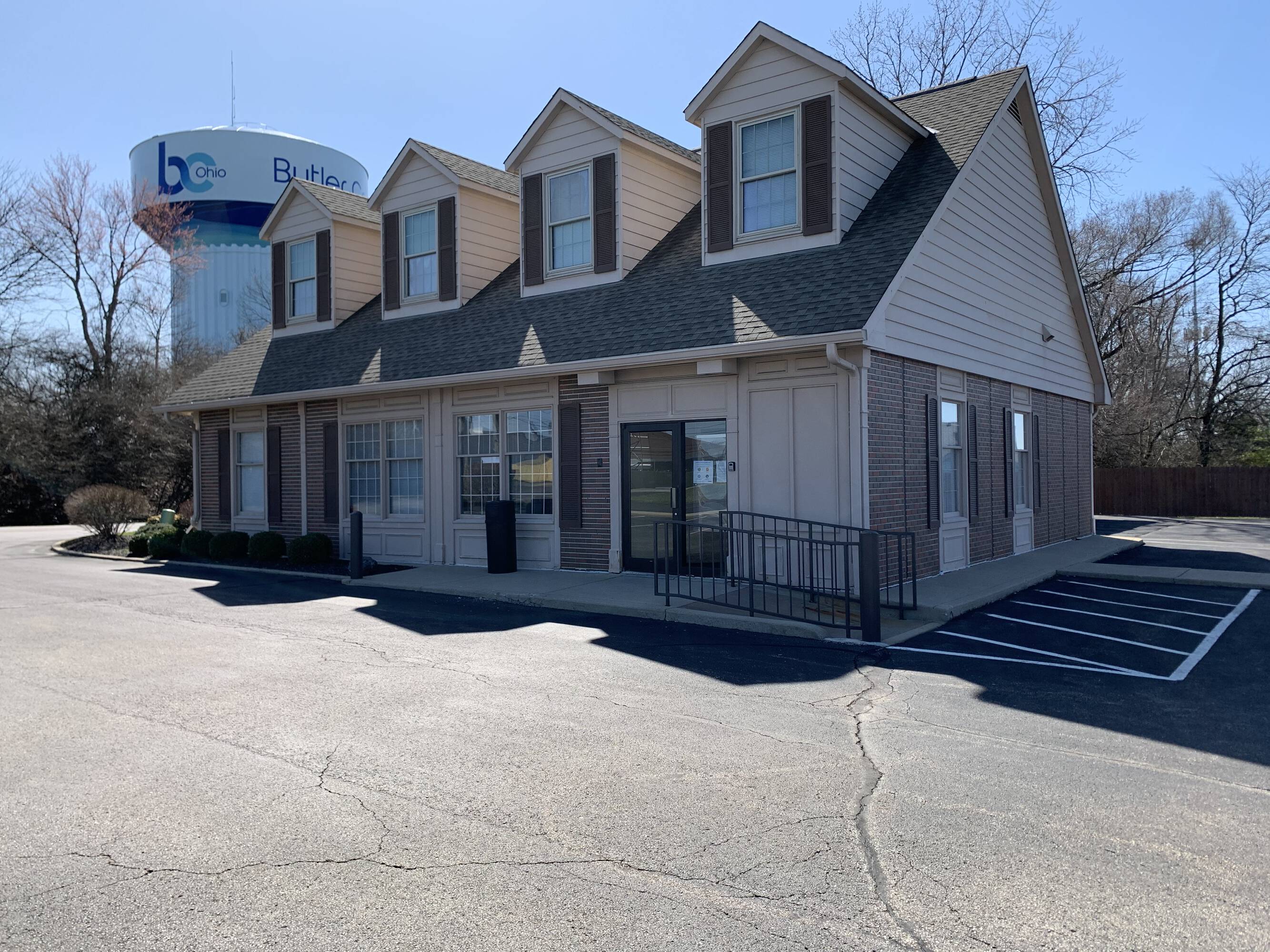 9135 Cox Rd, West Chester, OH 45069