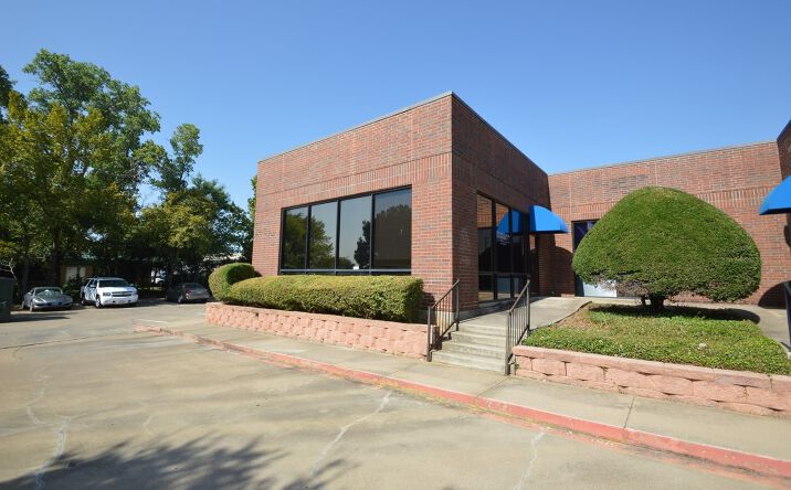 Pictures of Office property located at 3825 W Green Oaks Blvd, Arlington, TX 76016 for lease - image #1