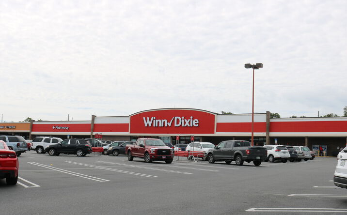 Pictures of Retail, Restaurant property located at 211 E Highland Blvd, Inverness, FL 34452 for lease - image #1