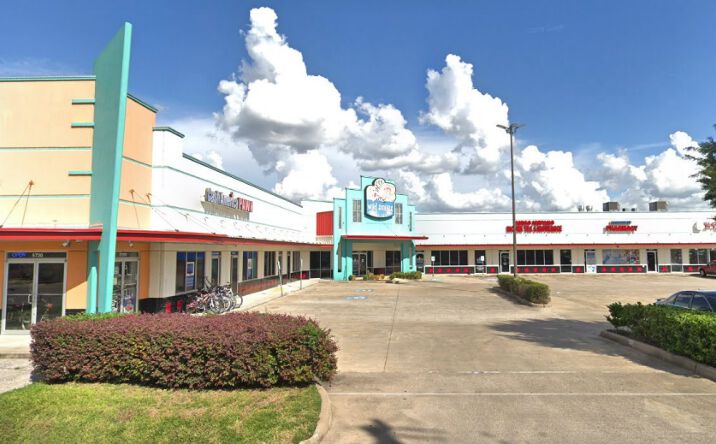 Pictures of Retail property located at 5700 Bellaire Blvd, Houston, TX 77081 for lease - image #1